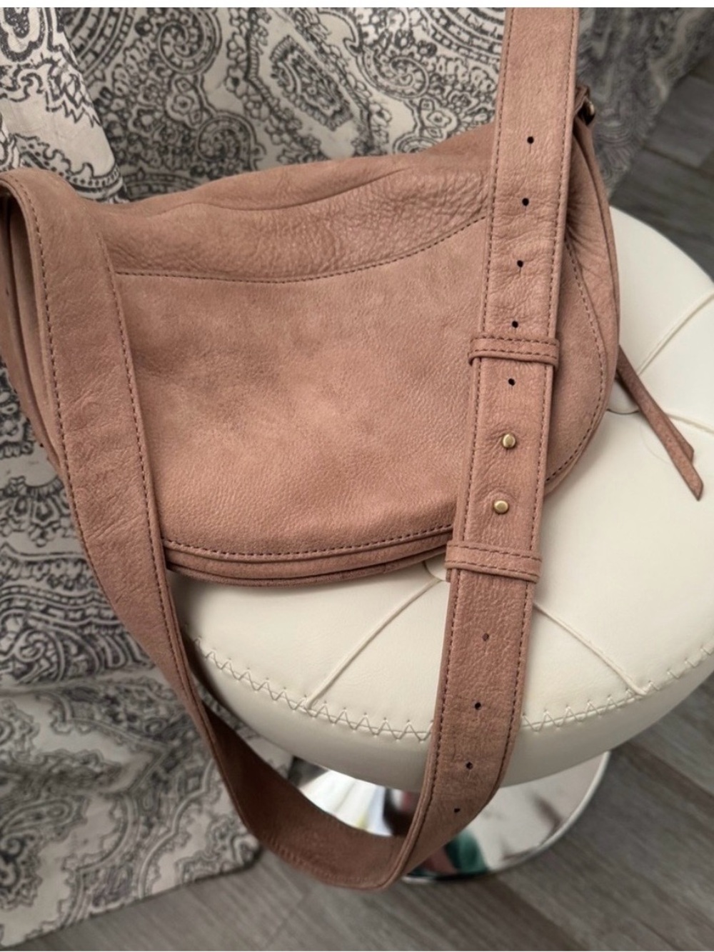HOBO Juno Belt Bag in beige color SOLD OUT color on their site - Picture 4 of 9